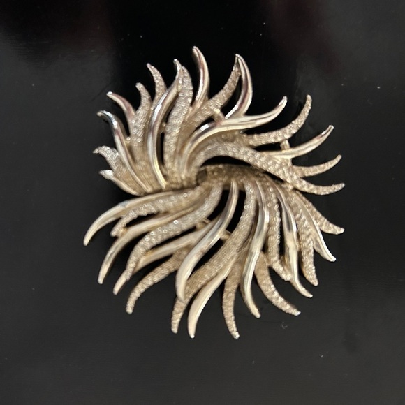 Vintage Marboux Brooch: Goldtone Mid Century Swirl Pin - Picture 5 of 9